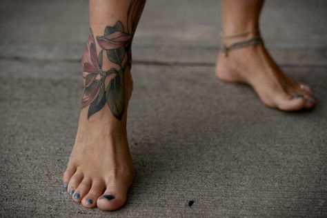 Kirsten Holliday (beautiful placement) Inside Ankle Tattoos, Ankle Tattoo Cover Up, Inner Ankle Tattoos, Wrap Around Ankle Tattoos, Ankle Foot Tattoo, Ankle Tattoos For Women, Anklet Tattoos, Foot Tattoos For Women, Make Tattoo