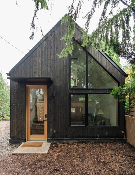 Backyard Tiny Guest House, Adu Designs, Tiny Guest House, Backyard Guest Houses, Black Cabin, Black Houses, Houses Ideas, Guest Houses, Shed Homes