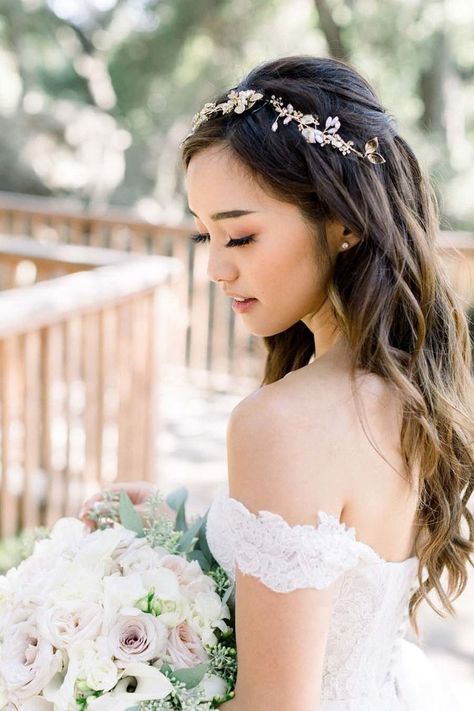 Asian Wedding Hair Down, Wedding Hair For Bride Down, Wedding Makeup Asian Brides, Bridal Hair Asian, Wedding Makeup For Asian Brides, Wedding Hairstyles Asian, Asian Wedding Hair, Dr Wedding, Bride Makeup Natural