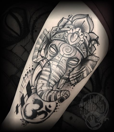 Outro trabalho que rolou ontem! #rataria #tattoo #blackwork #blackworkers #blackworkerssubmission #ttblackink #onlyblackart #theblackmasters #tattooartwork #inkstinct #inkstinctsubmission #superbtattoos #wiilsubmission #stabmegod #tattoos_artwork #elephant #elephanttattoo #ganesha #ganeshatattoo Ganesha Artwork, Tattoo Pierna, Ganesh Tattoo, Chat Sphynx, Dragon Tattoo Art, Ganesha Tattoo, Thai Tattoo, Shiva Tattoo, Tattoo Artwork