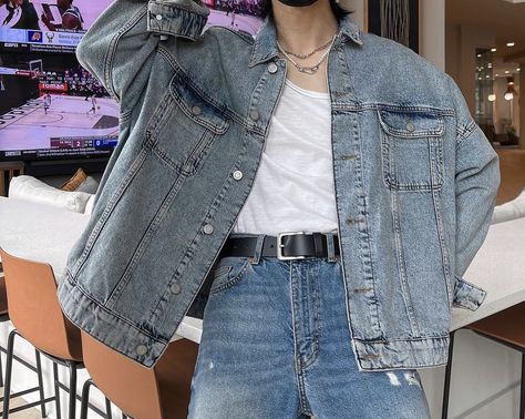 Jungkook Jeans Jacket, Jungkook Denim Jacket, Jungkook Jeans, Bts Inspired Outfits, Jeans Jacket, Inspired Outfits, Foto Jungkook, Jean Jacket, Denim Jacket