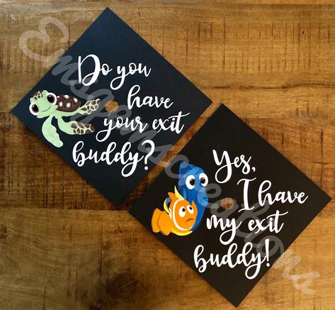 Disney Cap Ideas, Cap Ideas Graduation, Graduation Photo Boards, Disney Grad Caps, Disney Graduation Cap, Grad Diy, Disney Graduation, Grad Cap Decorated, Graduation Cap Decoration Diy