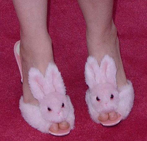 @burguzon • Instagram photos and videos Emo Designs, Bunny Fashion, Peach Makeup, Cfda Fashion Awards, Lena Dunham, Bunny Slippers, Pink Slippers, Cute Slippers, Bunny Outfit