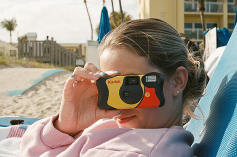 Artsy girl holding Kodak Disposable Camera at the beach Kodak Funsaver Photos, Kodak Aesthetic, Kodak Film Camera, Kodak Disposable Camera, Kodak Funsaver, Philippines Trip, Film Pics, Teenage Bucket List, Film Camera Photography