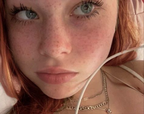 rose weasley ★ next generation | harry potter Rose Granger Weasley, Weasley Aesthetic, Boys Of Tommen, Eternal Flame, Chloe Walsh, Light Film, Ginger Girls, Lily Evans, Season Of The Witch