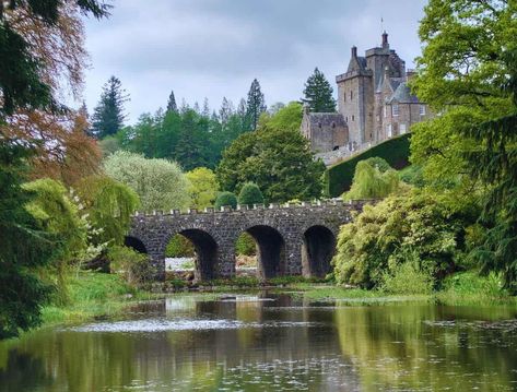 8 Best Day Trips from Stirling to See More Scotland Stirling Castle Scotland, Stirling Scotland, Scottish Countryside, Stirling Castle, Cairngorms National Park, Castle Scotland, Film Locations, Scotland Castles, Castle Garden