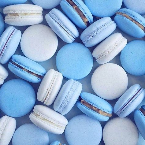 Blue Macaroons, Blue Desserts, Baby Blue Aesthetic, Light Blue Aesthetic, Blue Wallpaper Iphone, Blue Aesthetic Pastel, Bleu Pastel, Iphone Wallpaper Tumblr Aesthetic, Aesthetic Blue