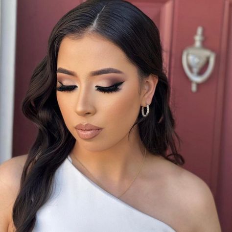 Beautiful Makeup Ideas For Wedding And Any Occasion Wedding Make Up Ideas For Brown Eyes, Korean Graduation, Pictorial Makeup, Graduation Pictorial, Graduation Hijab, Trendy Hairdos, Makeup Graduation, Look 2022, Fresh Hairstyles