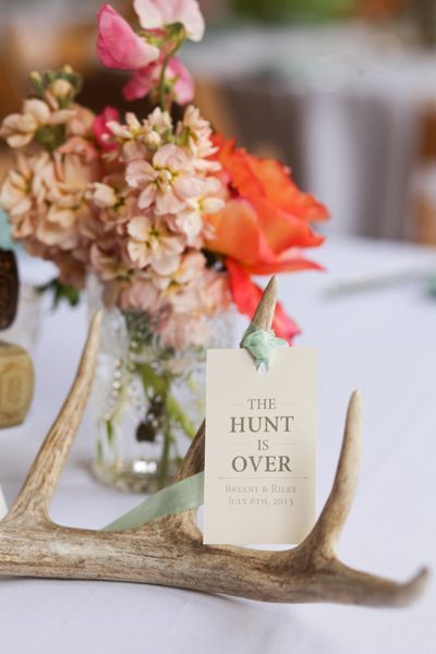 Antler Centerpiece Wedding, Wedding Card Table Ideas, Card Table Ideas, Wedding Card Table, Hunting Wedding Theme, Deer Antler Wedding, Hunting Wedding, Themed Wedding Decorations, Antler Wedding