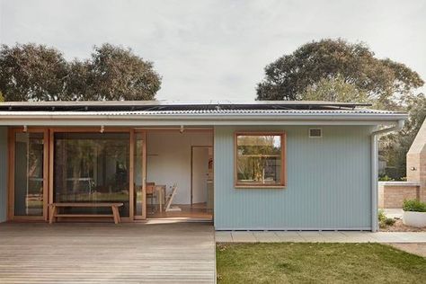 Beach Shack Exterior, Shack House, Tiny Beach House, 1960s House, House Cladding, Ocean Grove, Mix Use Building, Surf House, Beach Shack