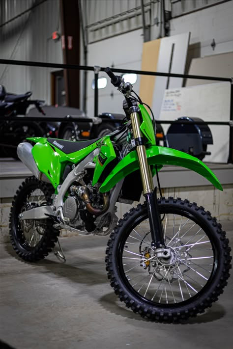 Responsive and adjustable, the 2022 Kawasaki KX450 is a lightweight bike that is both durable and reliable. Thanks to their "Ergo-Fit" interface, everything from the foot pegs to the handlebar is adjustable to provide a tight posture for the path ahead. And to further the reliability of the unit, the addition of their "Launch Control Mode" allows riders to be in constant control at every angle and hill they cross. The KX450 is a well-rounded bike that's as ready for the course as its rider. #nps Dirt Bike Shop, Bikes Yamaha, Motorbike Cake, Kawasaki Dirt Bikes, Kawasaki 250, Viper Sunglasses, Ktm Dirt Bikes, Pit Viper Sunglasses, Kawasaki Kx 250