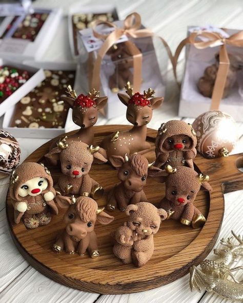 Chocolate Animals, Chocolate Bar Design, Biscuit Decoration, Chocolate Recipes Homemade, Chocolate Babies, Fondant Animals, Snack Shop, Chocolate Art, Chocolate Design