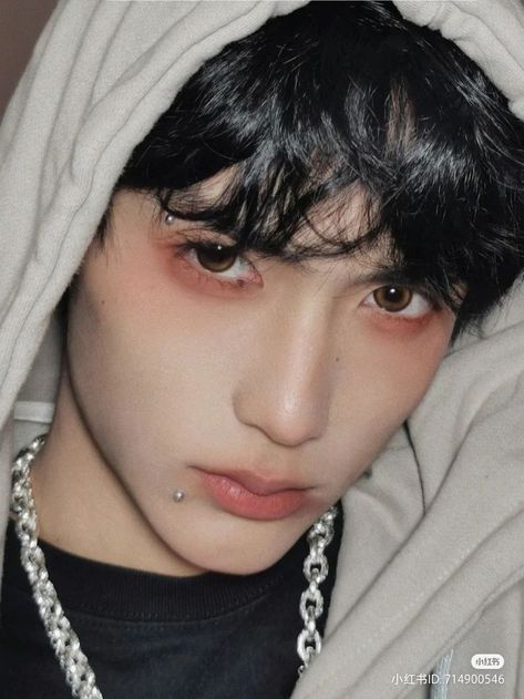 Emo Boy Makeup, Red Eye Makeup, Ulzzang Makeup, Soft Boy, Male Makeup, Make Up Inspo, Soft Makeup, Aesthetic People, Makeup Goals