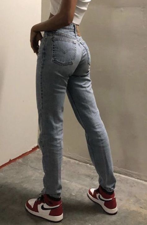 Grey Levis Jeans Outfit, Levi 501 Outfit, 501 Levis Women Outfits, Levis 501 Outfit, 501 Outfit, Levi Jeans Outfit, Levi Jeans Women, Levi’s 501, Jean Outfits