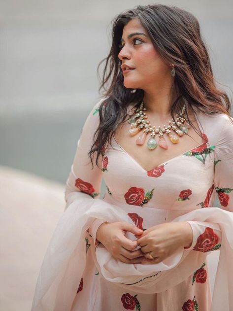 @kritikakhurana wearing this floral suit by @printsbyradhika Floral Suits Women Indian, Floral Suits Women, Floral Suit Women, Suits Women Indian, Suit Women Indian, Floral Suit, Sisters Photoshoot Poses, Sisters Photoshoot, Indian Bridal Dress