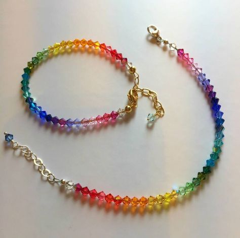 Beaded Bracelets Pictures, Jewelry Colourful, Bracelets Delicate, Rainbow Bead Bracelet, Wire Guard, Ombre Jewelry, Diy Jewelry Rings, Crystal Bead Jewelry, Pride Bracelet