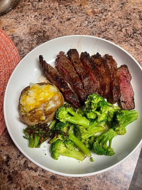 used my new stainless steel pan!😍🙏❤️ Steak Potatoes Broccoli, Steak And Baked Potatoes, 75 Hard Lunch Ideas, Steak Protein Meals, 75 Hard Meal Prep, Sunday Healthy Dinner Ideas, Protein Full Meals, 75 Hard Meal Ideas, Steak And Baked Potato Dinner