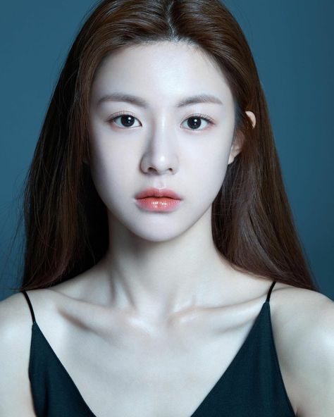 Straight Eyebrows, Go Yoon Jung, Go Youn Jung, Go Younjung, K Actress, Han So Hee, Face Illustration, Face Exercises, So Hee