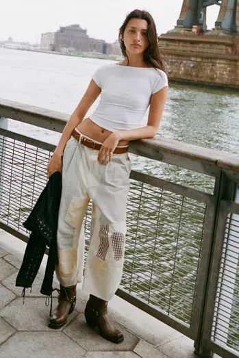 BDG | Urban Outfitters Low Rise Flare Jeans Outfit, 2000s Low Rise Jeans, Low Rise Jeans Outfit, Denim Cargos, 2000s Low Rise, Jeans Urban Outfitters, Casual Academia, Flare Jeans Outfit, Low Waisted Jeans