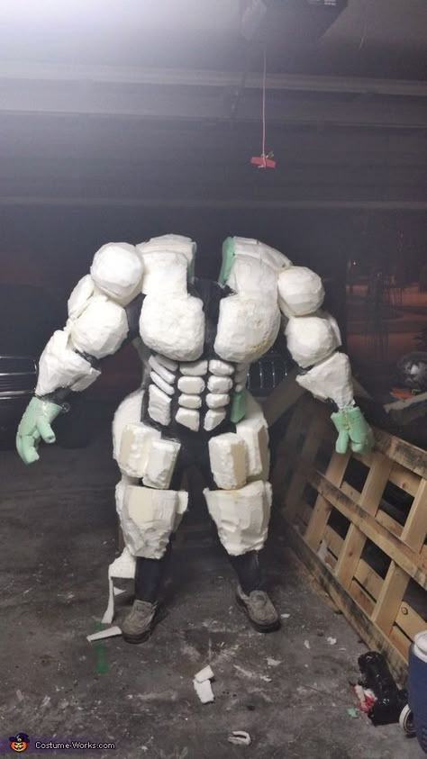 Hulk Halloween Costume, Incredible Hulk Costume, Robot Clothes, Hulk Costume, Realistic Costumes, Marvel Diy, Foam Costume, Puppet Costume, 2015 Halloween Costumes