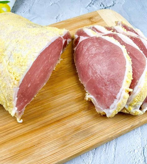 Peameal Bacon Recipes, How To Make Maple Bacon, Homemade Smoked Bacon, Dry Cured Bacon, Back Bacon Recipes Canadian, How To Make Canadian Bacon, Acadian Food, How To Cook Peas, Canadian Bacon Recipes