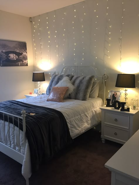 Grey Teenage Girl Bedroom, Grey And White Bedroom, Gray Room, Aesthetic Grey, Enjoy Your Evening, Classy Bedroom, Light Room, Luxury Bedroom Design, Bedroom Light