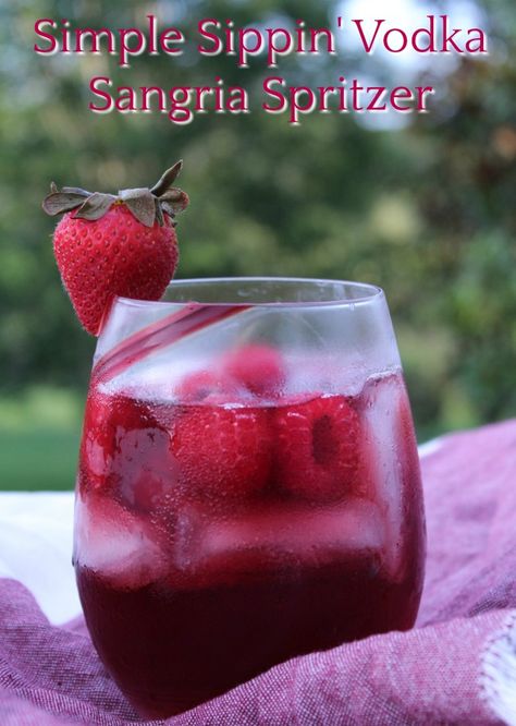 Cabernet Sauvignon Cocktails, Vodka Sangria, Wine Cocktail Recipes, Spritzer Recipes, Vodka Wine, Vodka Lemonade, Refreshing Summer Cocktails, Boozy Drinks, Vodka Drinks