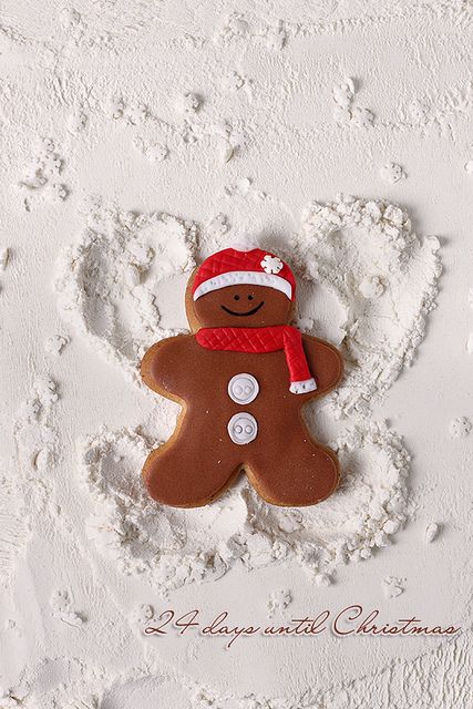 1/25 Gingerbread man is making a snow angel | Flickr - Photo Sharing! Gingerbread Cottage, All Things Gingerbread, Gingerbread House Ideas, The Gingerbread Man, Gingerbread Man Cookies, Snow Angel, Christmas Gingerbread House, Gingerbread Cookie, Days Until Christmas