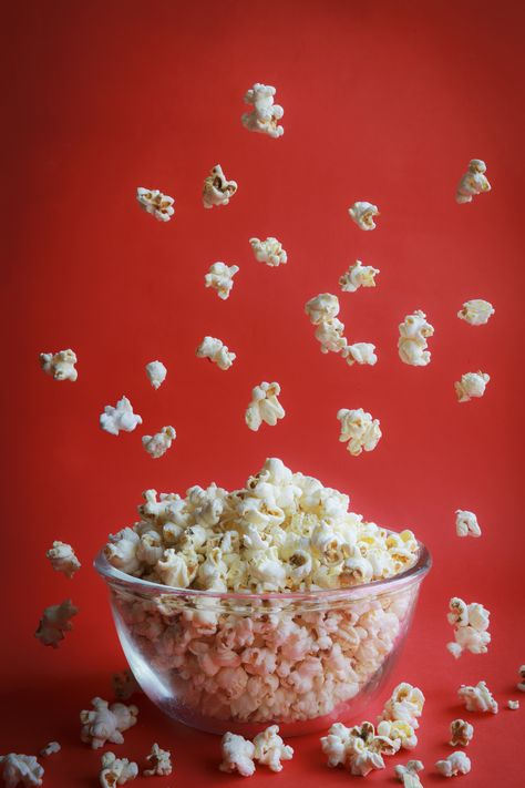 Popcorn Food Photography, Popcorn Photography Ideas, Popcorn Product Photography, Popcorn Aesthetic Vintage, Popcorn Photoshoot, Popcorn Pictures, Aesthetic Popcorn, Popcorn Ad, Spicy Popcorn Recipes