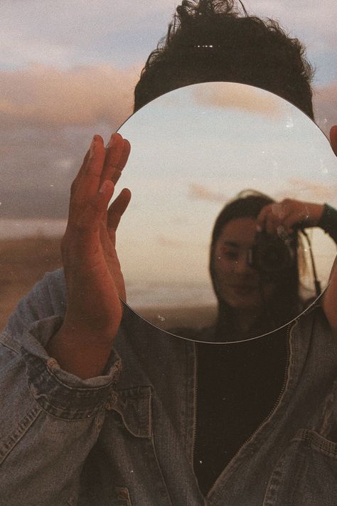 Beach Mirror Photography, Beach Mirror, Beach Fashion Editorial, Mirror Photography, Pre Wedding Poses, Beach Shoot, Photography Women, Portrait Inspiration, Wedding Shots