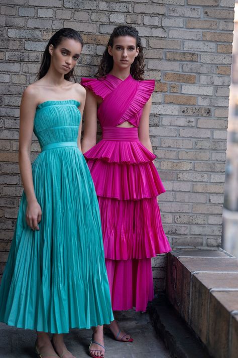 Fashion Design Inspiration, Plisse Dress, Prabal Gurung, Dresses Elegant, Mode Inspiration, Pre Fall, Fancy Dresses, Couture Fashion, Look Fashion