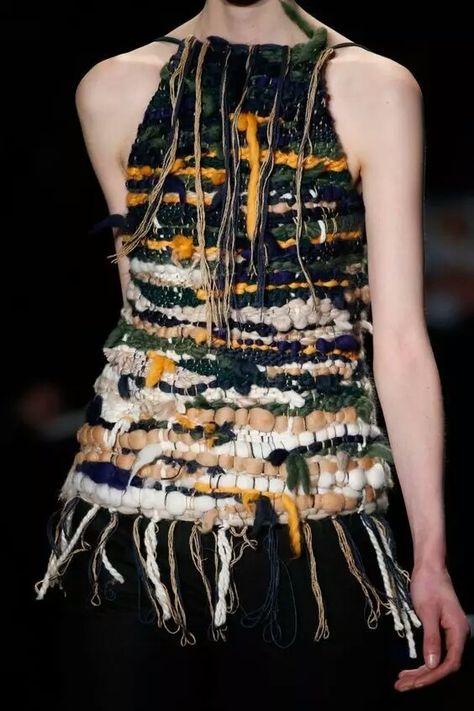 Knitting Fashion, Diy Event, Design Moda, Design Textile, Recycled Fashion, Textiles Fashion, Vogue Runway, Fall 2014, Fashion 2020