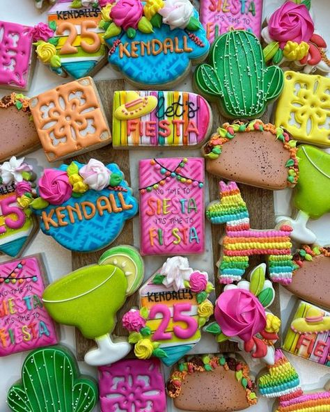 Party Cookies Decorated, Mayo Cookies, Fiesta Cookies, Mexican Cookies, Mexican Birthday, Party Cookies, Fiesta Theme Party, Themed Cookies, Taco Party