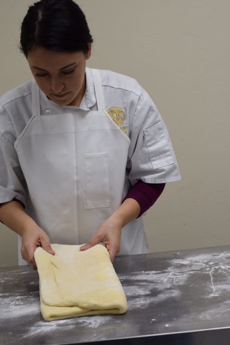 How to laminate dough to make your favorite pastries | Culinary Crafts Laminated Dough Recipe, Puffy Pastry Recipe, Fancy Bread, Classic Puff Pastry, Laminated Dough, Kitchen Aide, Buttermilk Syrup, Types Of Pastry, Savory Breads