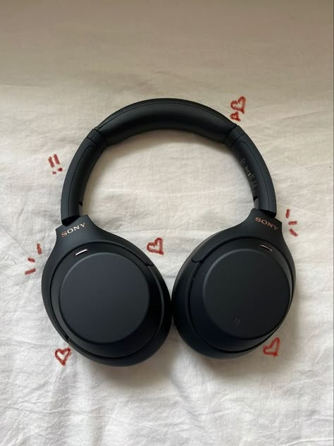 Black Sony Headphones Aesthetic, Sony Black Headphones, Bluetooth Headphones Aesthetic, Headphones Aesthetic Black, Black Headphones Aesthetic, Overhead Headphones, Black Headphone, Headphone Decoration, Wh 1000xm4