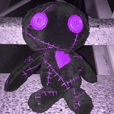 Creepy Stuffed Animals, Purple Goth, Aesthetic Purple, Kawaii Plushies, Goth Aesthetic, Black And Purple, Cute Stuffed Animals, Creepy Cute, Cute Plush