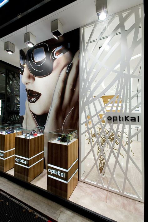 Sunglass Store Design, Eyewear Shop Design, Eyewear Retail, Italy Project, Eyewear Inspiration, Eyewear Store Design, Jewelry Packaging Design, Eyewear Display, Glass Store