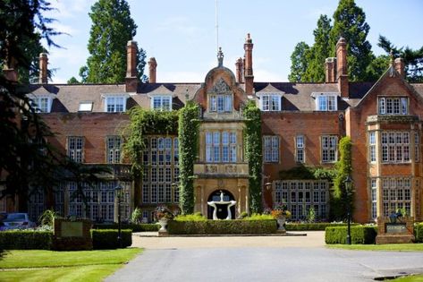 10 Country House Hotels For British Weekend Breaks British Mansion, British Homes, England Homes, British Country, Hotel Entrance, Country House Hotels, Architect Design House, English Manor, Castle House