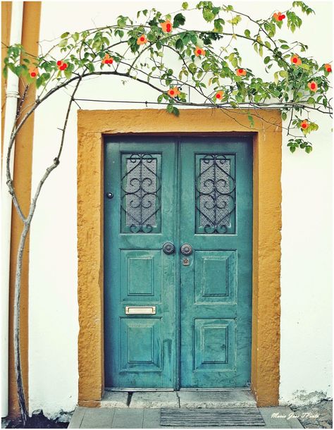 Portuguese Doors And Windows, Portugal Style Interiors, Portuguese Art Paintings, Portuguese House Interior Design, Portuguese House Exterior, Portugese Design, Mediterranean Door, Portuguese Interior, Portuguese Decor