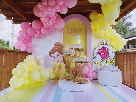 Bell Theme Party Princess, Beauty Beast Birthday Party, Beauty And The Beast Balloon Garland, Belle Themed Birthday Party, Beauty And The Beast Birthday Party, Belle Birthday Party Decorations, Princess Belle Party Decorations, Princess Belle Birthday Party, Belle Party Ideas