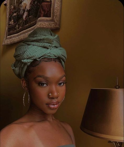 Outfits With Head Scarves Black Women, Black Woman Head Scarf, Head Wraps Black Women, Black Women Head Wraps, Headwrap Hairstyles, Black Girls Hair, Black Hippy, Head Wrap Styles, Hair Wrap Scarf