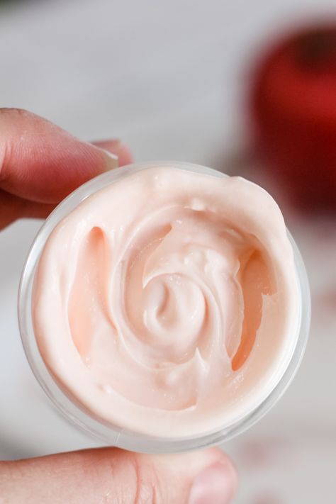 Diy Facial Moisturizer Anti Aging, Diy Face Moisturizer Anti Aging Cream Recipes, Diy Anti Aging Moisturizer, Simple Hydrating Gel Cream, Moisturizing Cream Face, Moisturizer For Face, Diy Face Moisturizer, Diy Moisturizer, Aging Cream