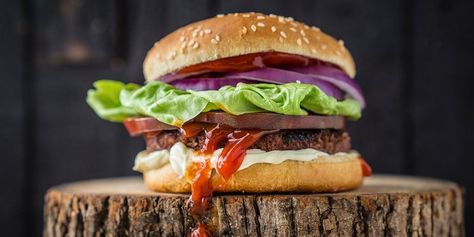 This Traeger Impossible Burger recipe is a great way to enjoy a beef alternative, vegetarian option that will even keep the carnivores happy. Top with lettuce, tomato, onion, and all your favorite sauces. Impossible Burger Recipe, Grilled Burger Recipes, Chili Burger, Smoked Burgers, Homemade Sausage Recipes, Impossible Burger, Traeger Recipes, Pellet Grill Recipes, Veggie Sandwich