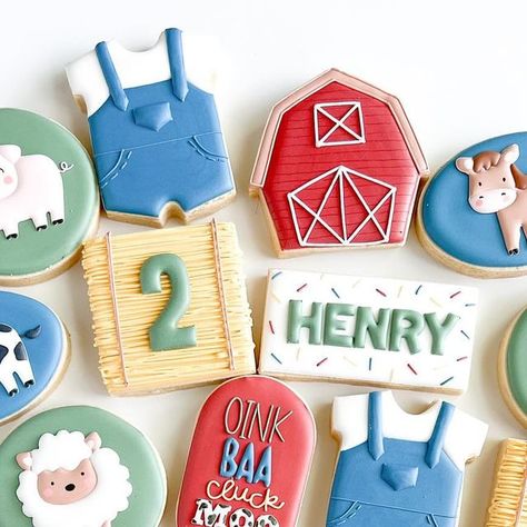 Kelsey Fuhrmann on Instagram: "Oink! 🐖 Baa! 🐑 Cluck! 🐓 Moo! 🐄…Henry is TWO!  . . . #farmcookies #farmanimalcookies #farmanimalbirthday #cowcookies #pigcookies #sheepcookies #horsecookies #oinkbaamooimtwo #oinkbaacluckmooimtwo #2ndbirthday #secondbirthday #birthdaycookies #customdecoratedcookies #customcookiesminneapolis #minneapoliscookies" Oink Baa Moo Im Two, Cow Cookies, Farm Cookies, Pig Cookies, Horse Cookies, Farm Animal Birthday, Animal Cookies, Cookies Decorated, Birthday Themes