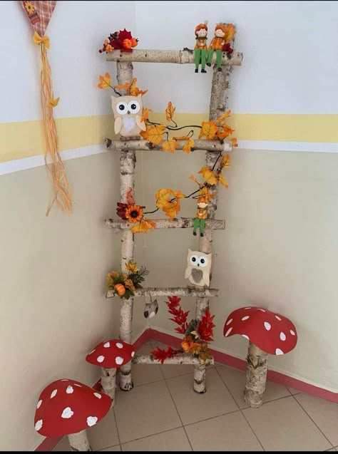 Autumn In Kindergarten Decoration, Jesenje Dekoracije Za Vrtic, Autumn Kindergarten Decoration, Autumn Decorations Kindergarten, Fall Drawings Easy, Dekoratívne Vence, Kindergarten Decorations, Flower Crafts Kids, Daycare Decor