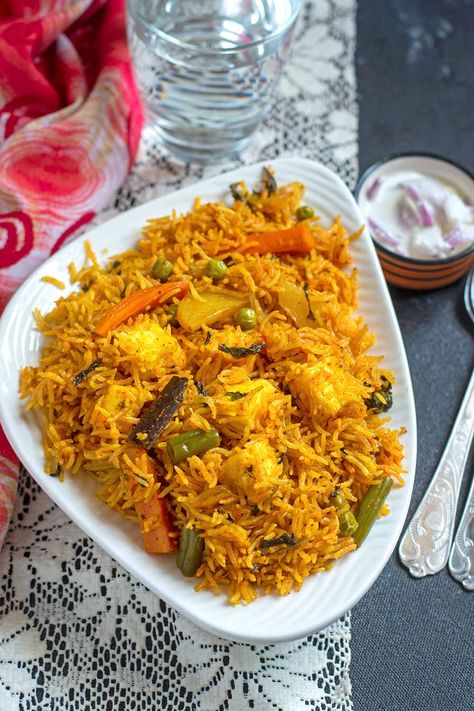 Veggie Biryani, Rice Spices, Vegetable Biryani Recipe, Rice Meals, Vegetable Biryani, Vegan Recepies, Veg Biryani, Indian Rice Recipes, Indian Rice