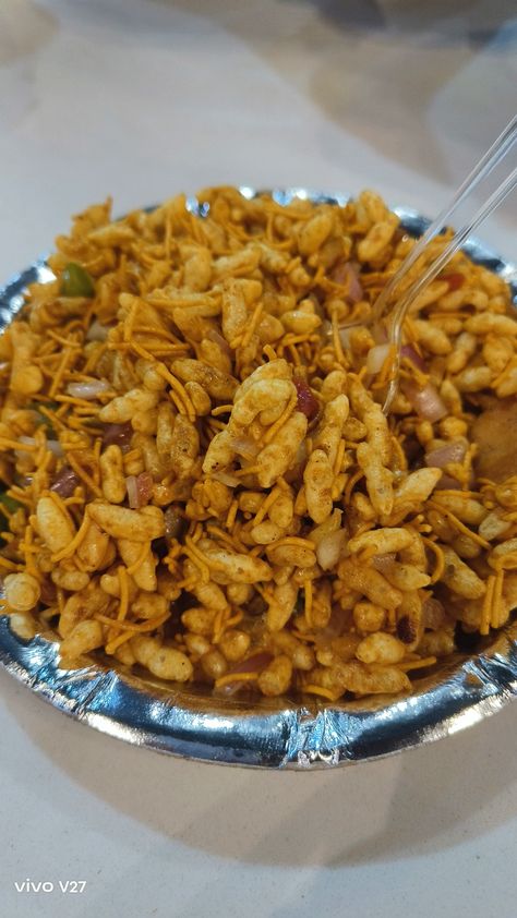 Indian snacks bhelpuri Indian Snacks, Food Snapchat, Indian Food, Indian Food Recipes, Snapchat, Cooking Recipes, Pasta, Snacks, Quick Saves