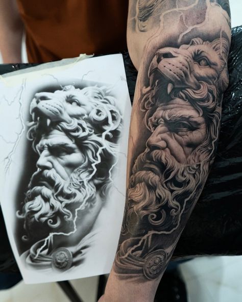 Greek Gods Full Sleeve Tattoo, Greek Hercules Tattoo, Hercules Lion Tattoo, Greek Mythology Tattoos Thigh, Hercules Lion, Achille Tattoo, Hercules Tattoo Stencil, Hermes Greek God Tattoo, Greek Pattern Tattoo