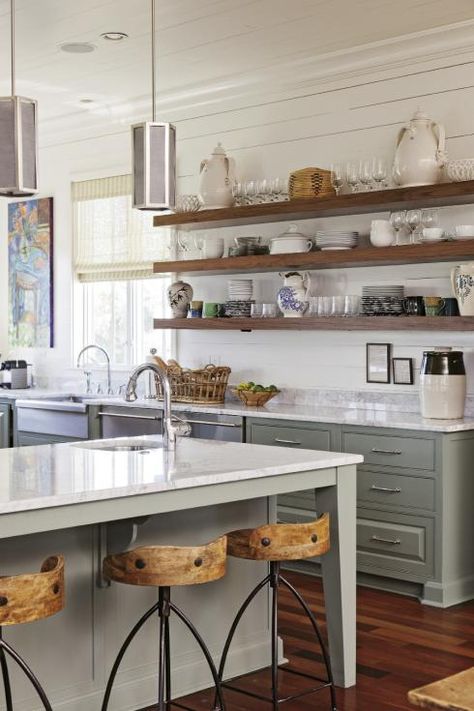 Lynne and Steve Hamontree settled on Sullivan’s Island and, with help from area designer Cortney Bishop, revamped a spec home to reflect their particular brand of West-meets-East Coast cool Dapur Rustic, Kitchen Open Shelves, Серая Кухня, Kabinet Dapur, Open Kitchen Shelves, Grey Kitchen Cabinets, Grey Kitchen, Trendy Kitchen, Kitchen Redo