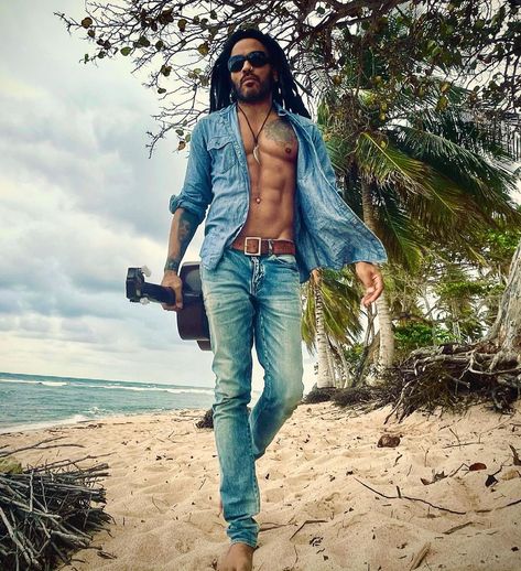 Lenny Kravitz on Instagram: “Being free is a state of mind. 📸: Karen Gault” Famous Guitarists, Bohemian Style Men, Celebrity Style Icons, Lisa Bonet, Vanessa Paradis, Zoe Kravitz, Lenny Kravitz, Channing Tatum, Julia Roberts